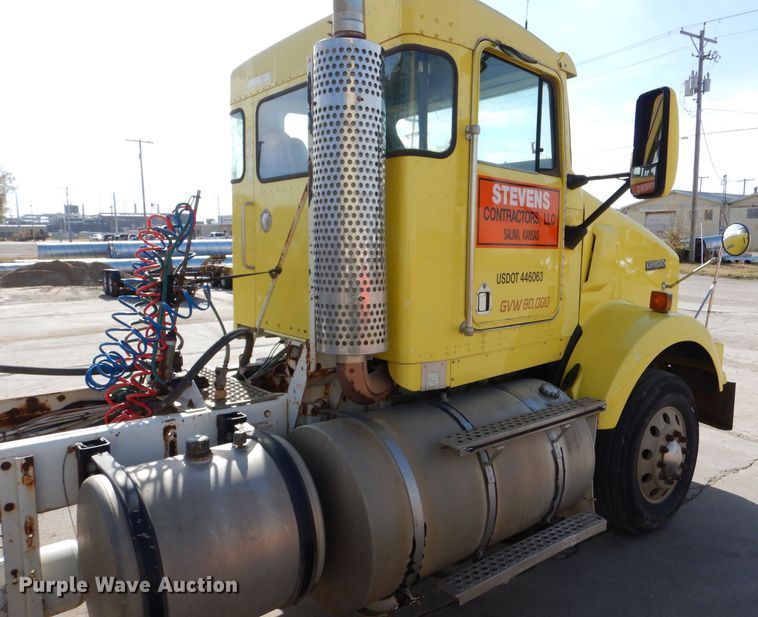 image for item DK0989 1999 Kenworth T800B  semi truck