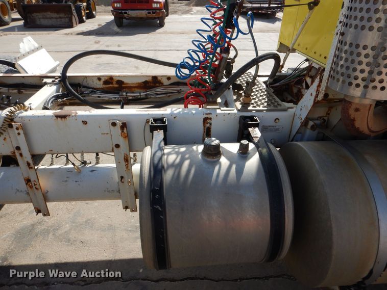 image for item DK0989 1999 Kenworth T800B  semi truck