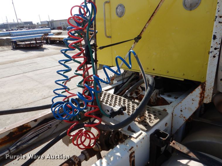 image for item DK0989 1999 Kenworth T800B  semi truck