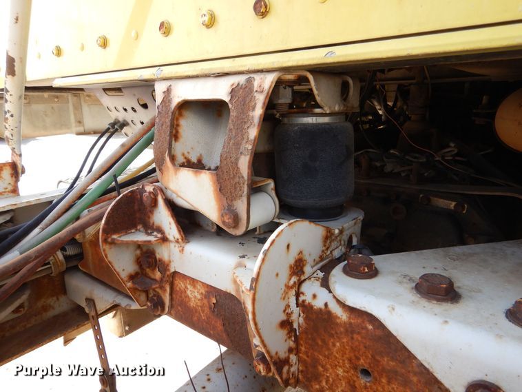 image for item DK0989 1999 Kenworth T800B  semi truck