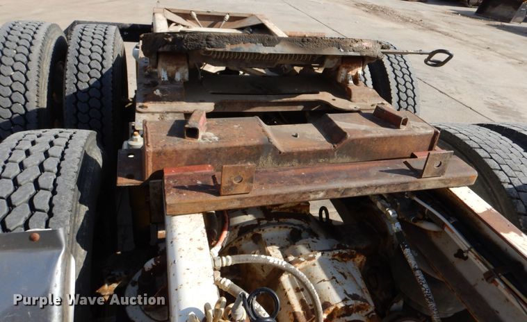 image for item DK0989 1999 Kenworth T800B  semi truck