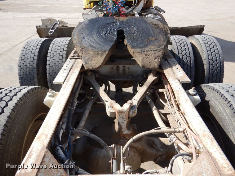 image for item DK0989 1999 Kenworth T800B  semi truck