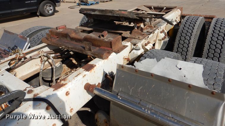 image for item DK0989 1999 Kenworth T800B  semi truck