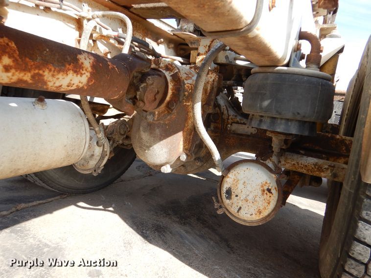 image for item DK0989 1999 Kenworth T800B  semi truck