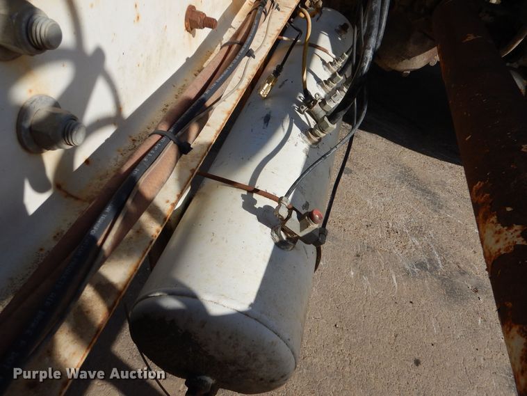 image for item DK0989 1999 Kenworth T800B  semi truck