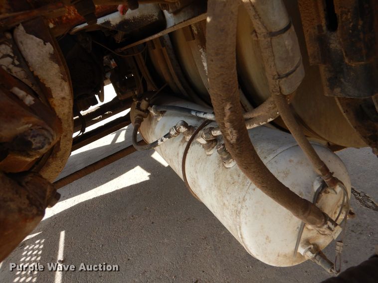 image for item DK0989 1999 Kenworth T800B  semi truck