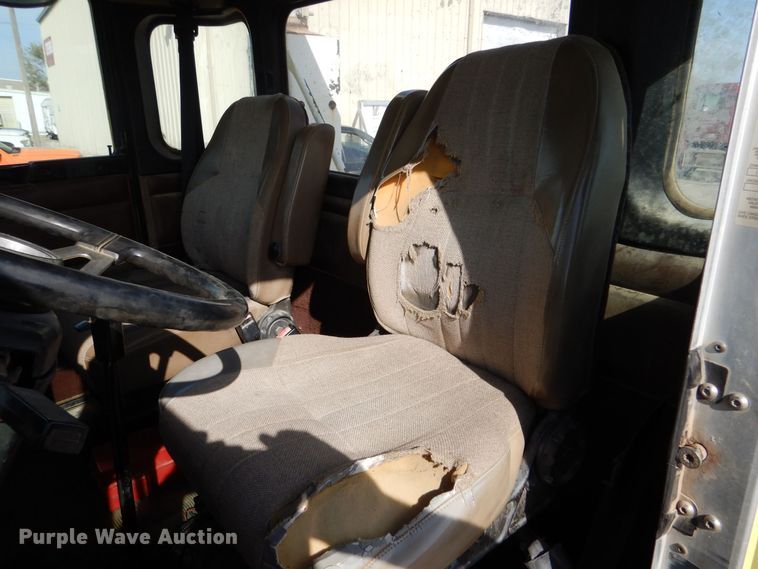 image for item DK0989 1999 Kenworth T800B  semi truck