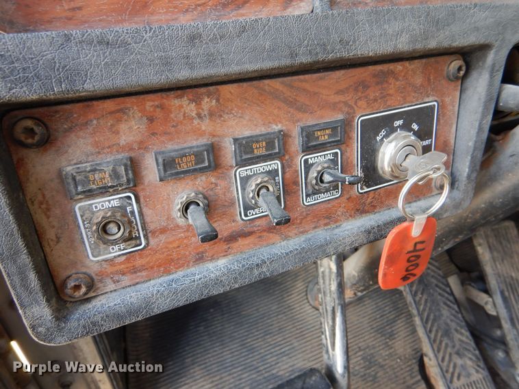 image for item DK0989 1999 Kenworth T800B  semi truck