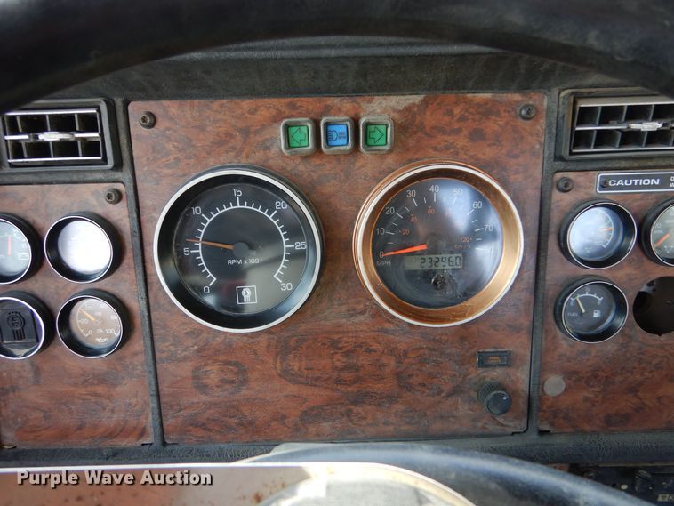 image for item DK0989 1999 Kenworth T800B  semi truck