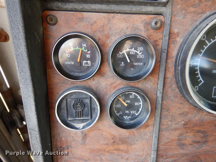 image for item DK0989 1999 Kenworth T800B  semi truck