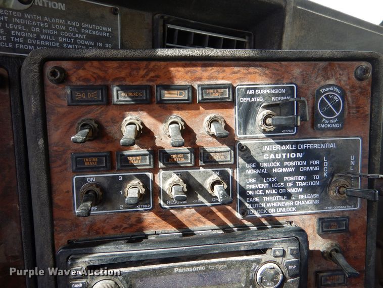 image for item DK0989 1999 Kenworth T800B  semi truck