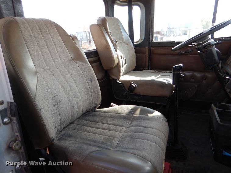 image for item DK0989 1999 Kenworth T800B  semi truck