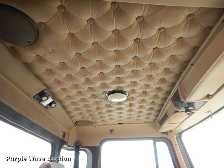 image for item DK0989 1999 Kenworth T800B  semi truck