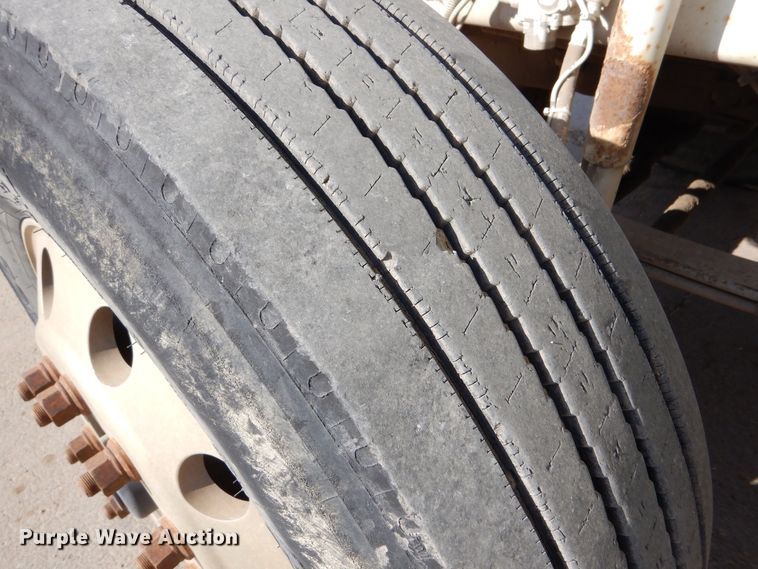 image for item DK0989 1999 Kenworth T800B  semi truck