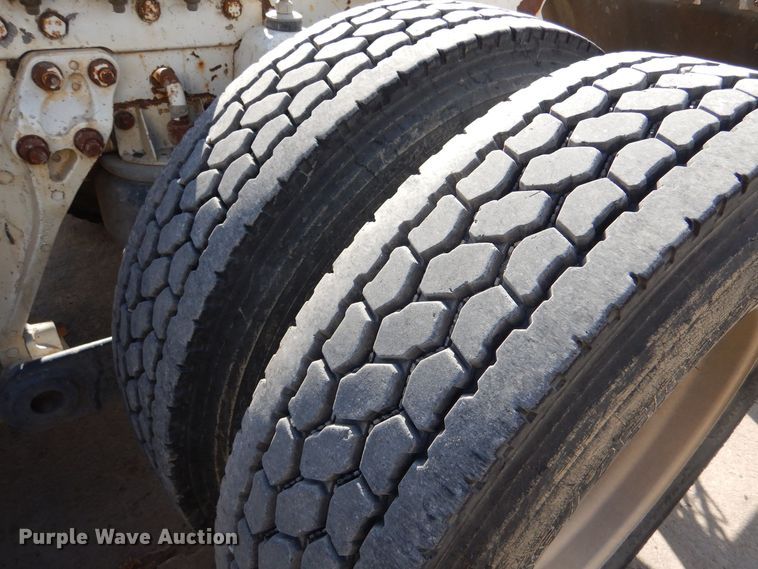 image for item DK0989 1999 Kenworth T800B  semi truck