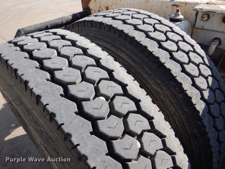 image for item DK0989 1999 Kenworth T800B  semi truck