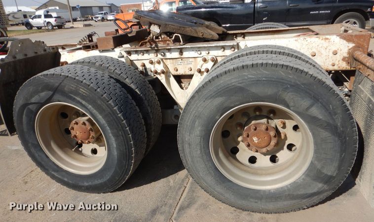 image for item DK0989 1999 Kenworth T800B  semi truck