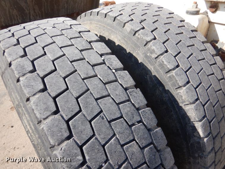 image for item DK0989 1999 Kenworth T800B  semi truck