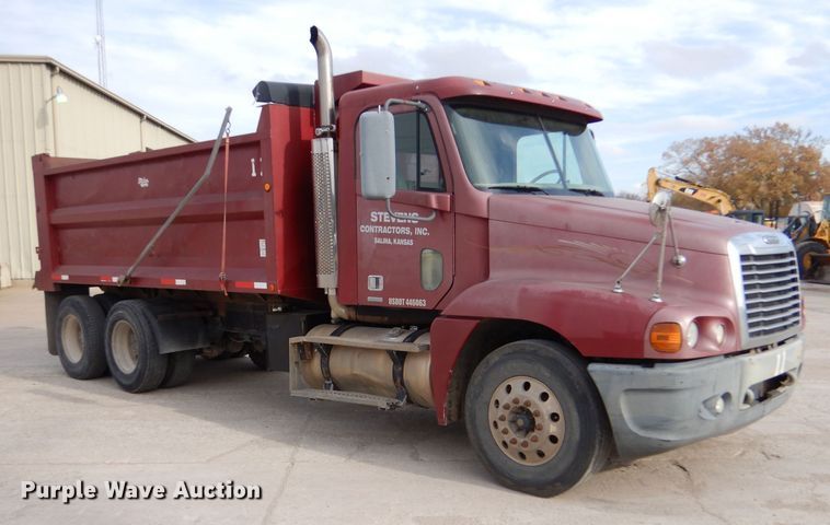 image for item DK1001 2005 Freightliner Century Class ST  dump truck