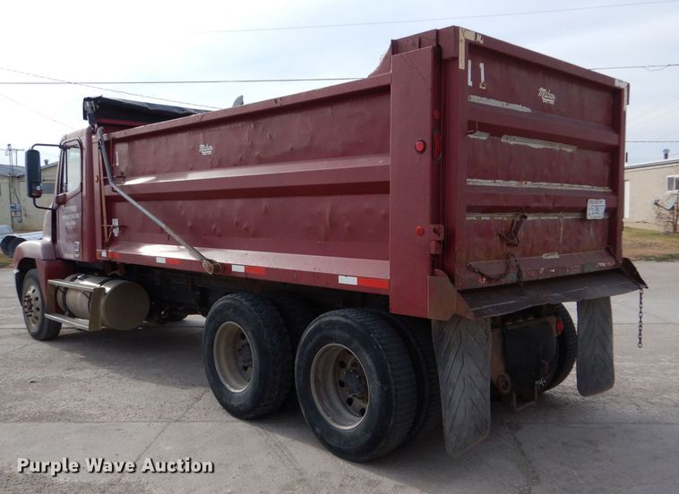 image for item DK1001 2005 Freightliner Century Class ST  dump truck