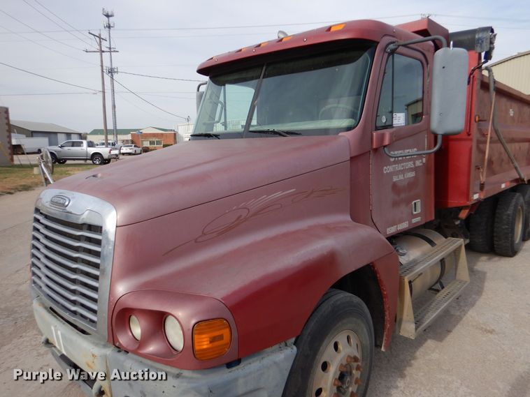 image for item DK1001 2005 Freightliner Century Class ST  dump truck