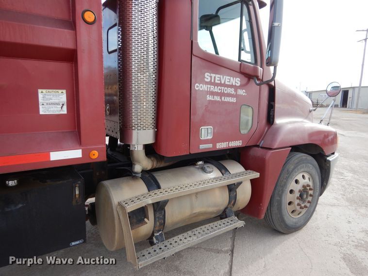 image for item DK1001 2005 Freightliner Century Class ST  dump truck