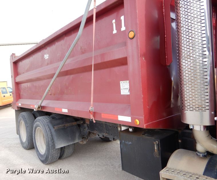 image for item DK1001 2005 Freightliner Century Class ST  dump truck