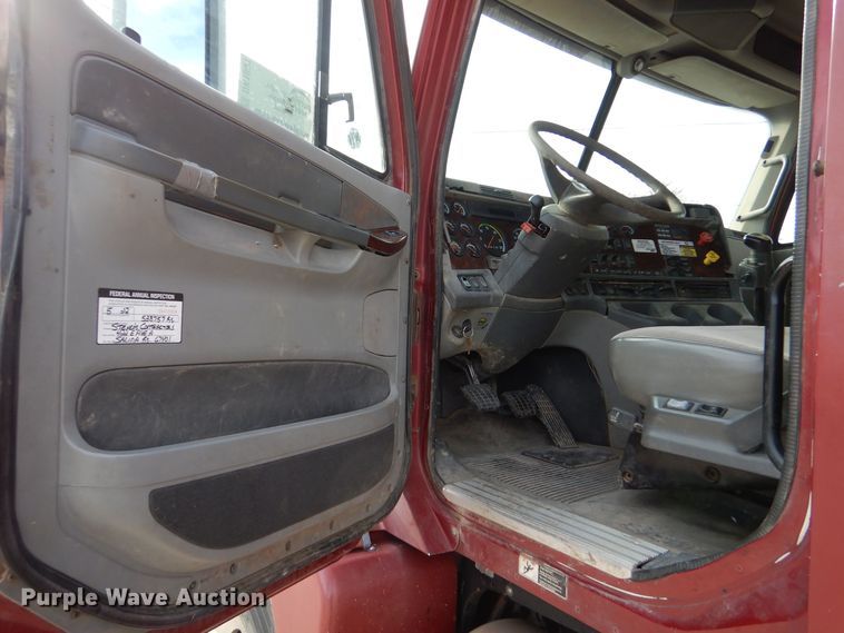 image for item DK1001 2005 Freightliner Century Class ST  dump truck