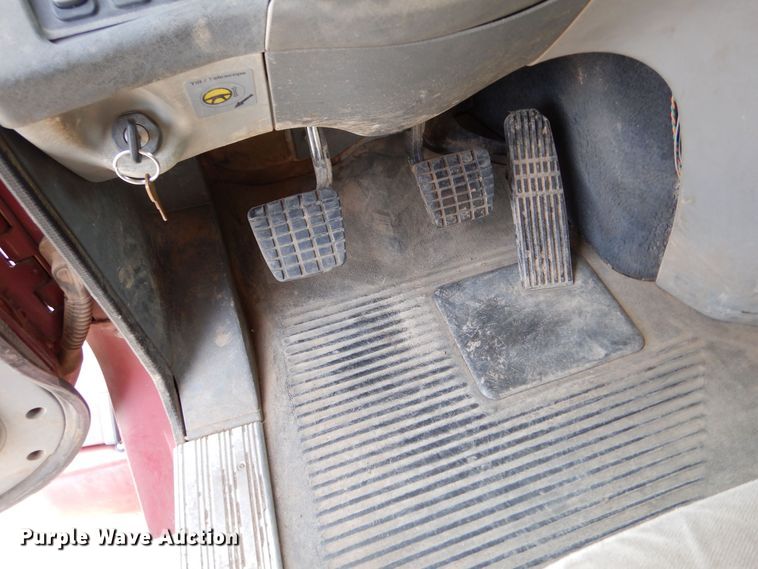 image for item DK1001 2005 Freightliner Century Class ST  dump truck