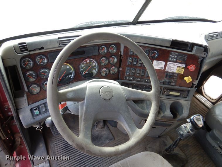 image for item DK1001 2005 Freightliner Century Class ST  dump truck