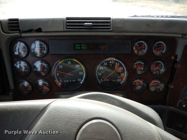 image for item DK1001 2005 Freightliner Century Class ST  dump truck