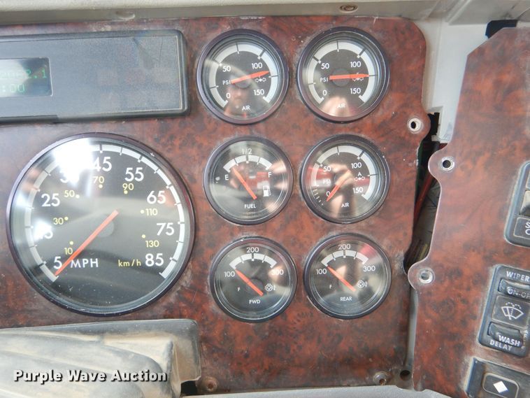 image for item DK1001 2005 Freightliner Century Class ST  dump truck