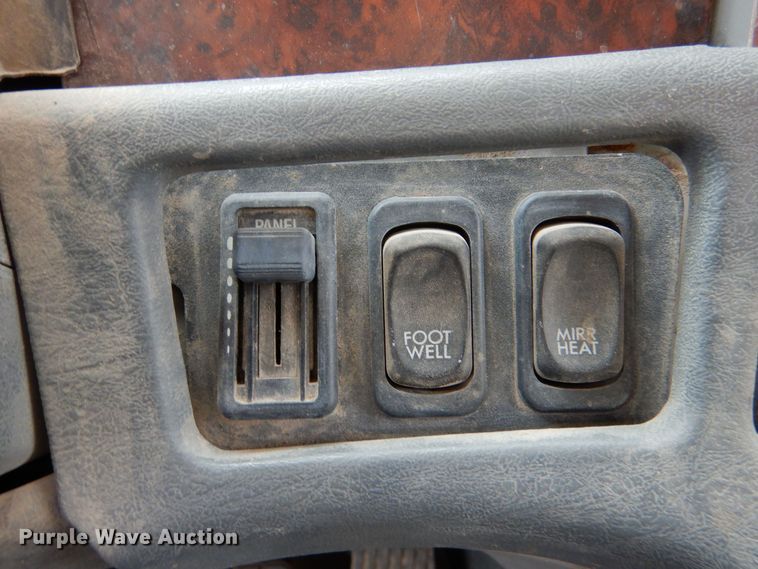 image for item DK1001 2005 Freightliner Century Class ST  dump truck