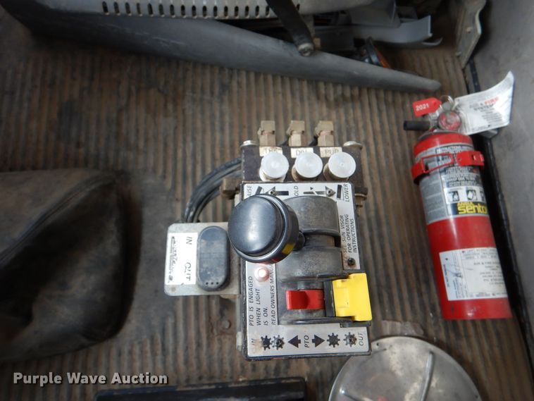 image for item DK1001 2005 Freightliner Century Class ST  dump truck