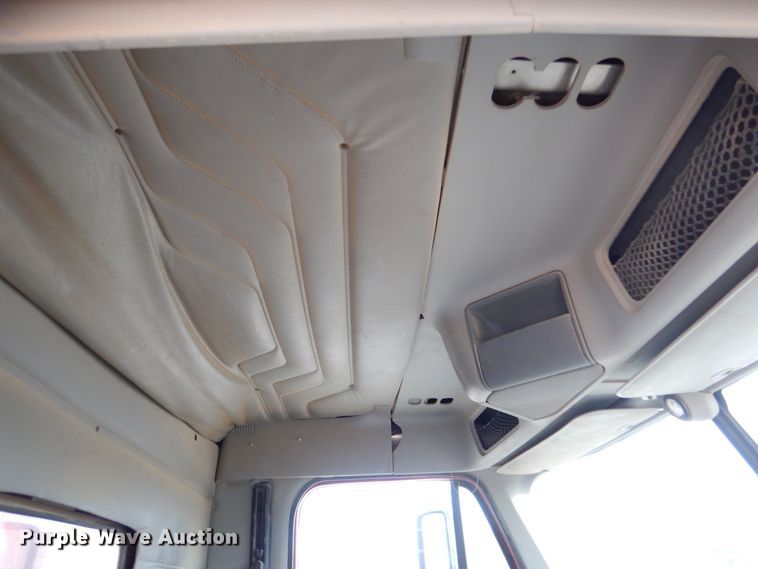 image for item DK1001 2005 Freightliner Century Class ST  dump truck