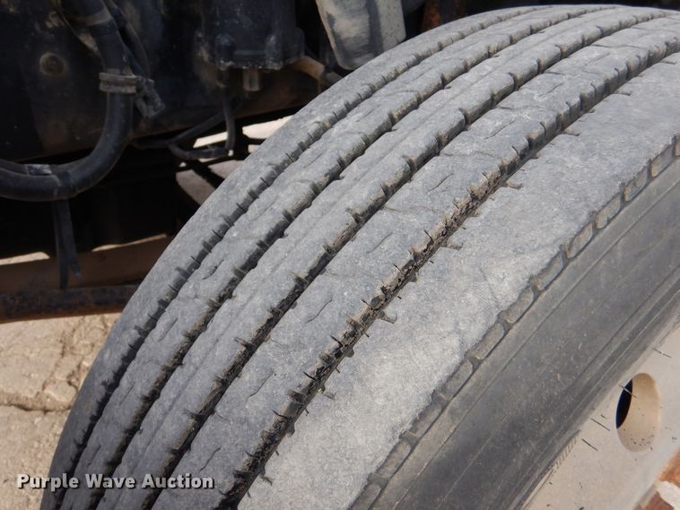 image for item DK1001 2005 Freightliner Century Class ST  dump truck