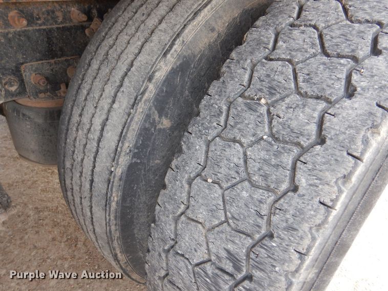 image for item DK1001 2005 Freightliner Century Class ST  dump truck