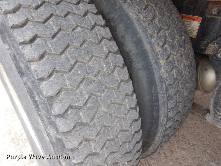 image for item DK1001 2005 Freightliner Century Class ST  dump truck