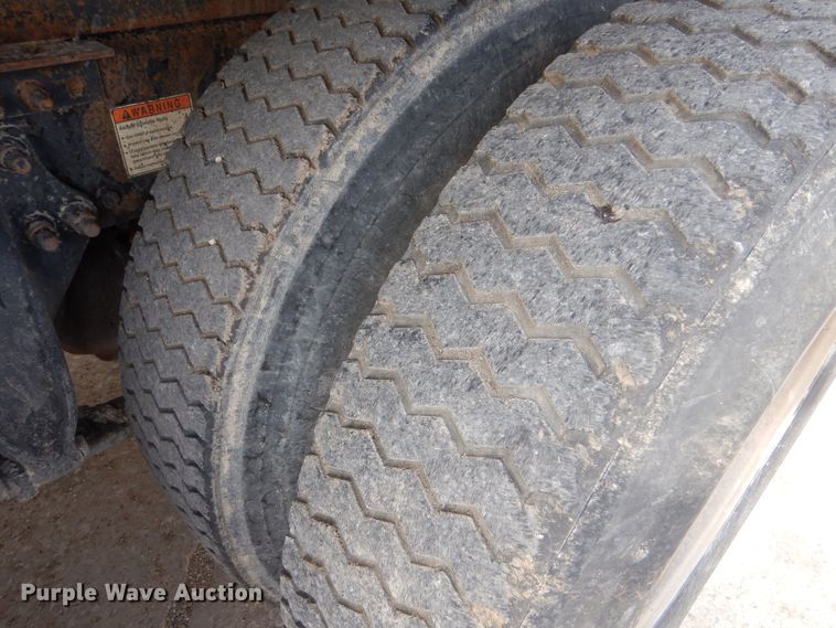 image for item DK1001 2005 Freightliner Century Class ST  dump truck