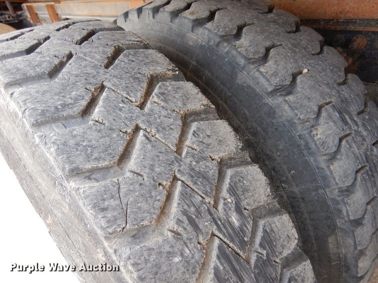 image for item DK1001 2005 Freightliner Century Class ST  dump truck