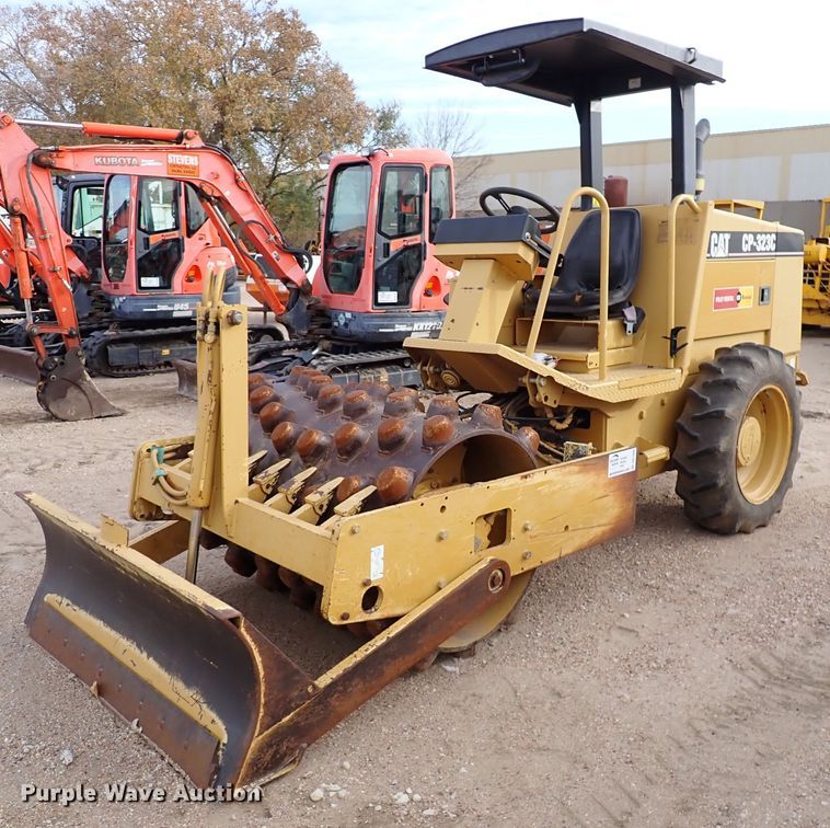 image for item DK1006 2006 Caterpillar CP-323C  single drum roller