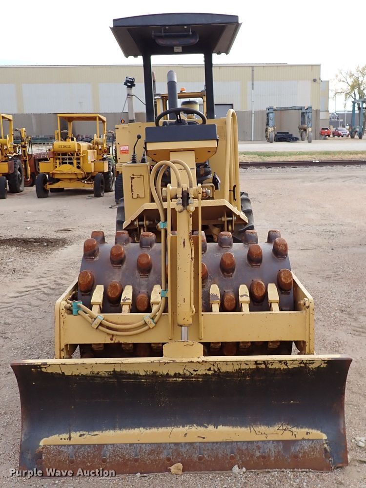 image for item DK1006 2006 Caterpillar CP-323C  single drum roller