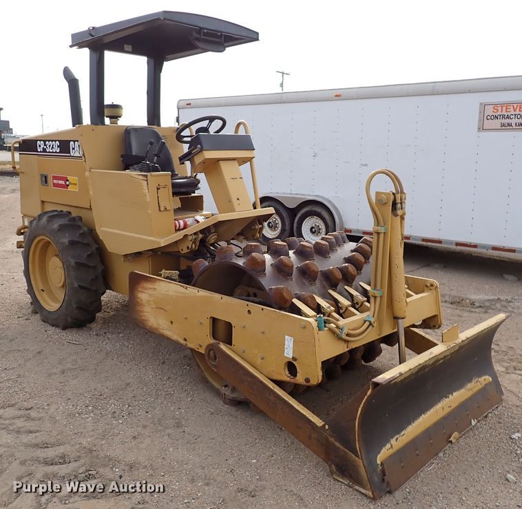 image for item DK1006 2006 Caterpillar CP-323C  single drum roller