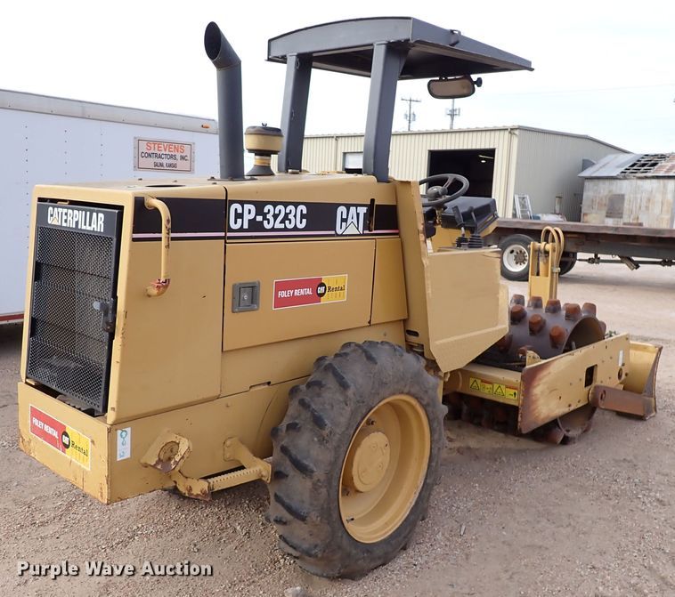 image for item DK1006 2006 Caterpillar CP-323C  single drum roller