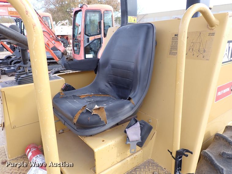 image for item DK1006 2006 Caterpillar CP-323C  single drum roller