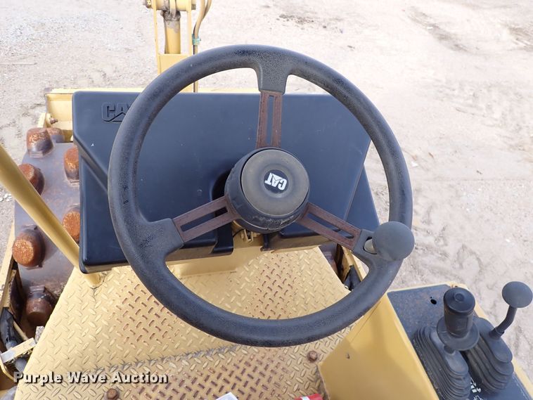 image for item DK1006 2006 Caterpillar CP-323C  single drum roller