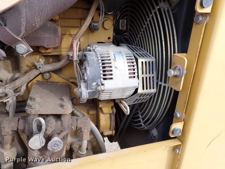 image for item DK1006 2006 Caterpillar CP-323C  single drum roller