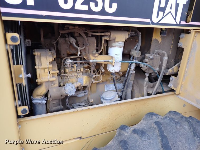 image for item DK1006 2006 Caterpillar CP-323C  single drum roller