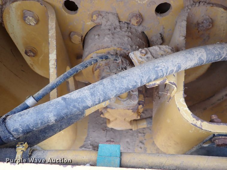 image for item DK1006 2006 Caterpillar CP-323C  single drum roller