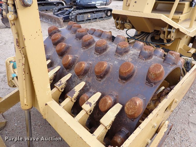 image for item DK1006 2006 Caterpillar CP-323C  single drum roller